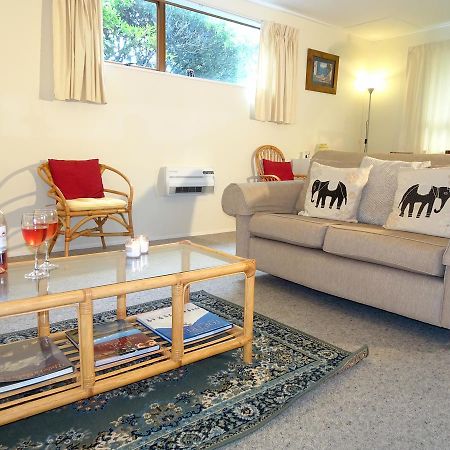 Smokebush Cottage - Holiday Home Exclusively Yours Turangi Extérieur photo