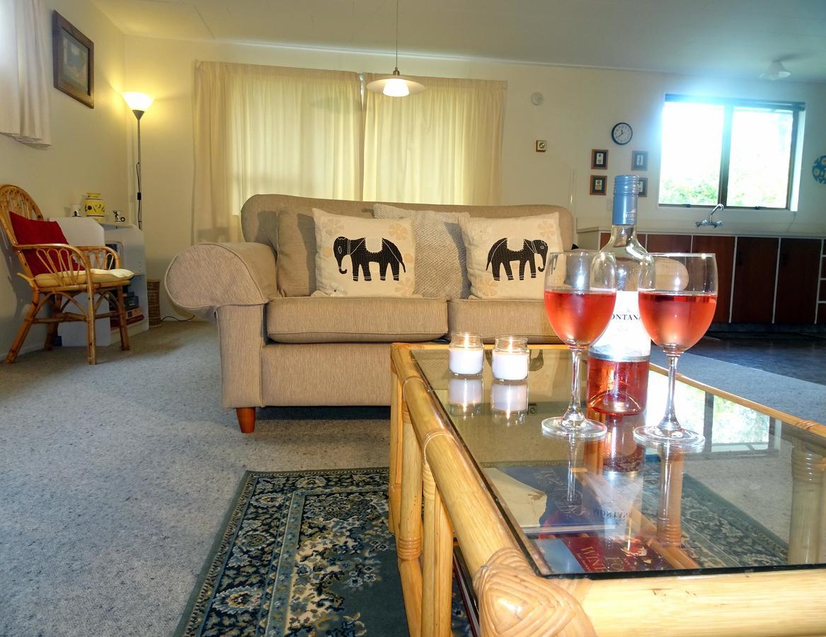Smokebush Cottage - Holiday Home Exclusively Yours Turangi Extérieur photo